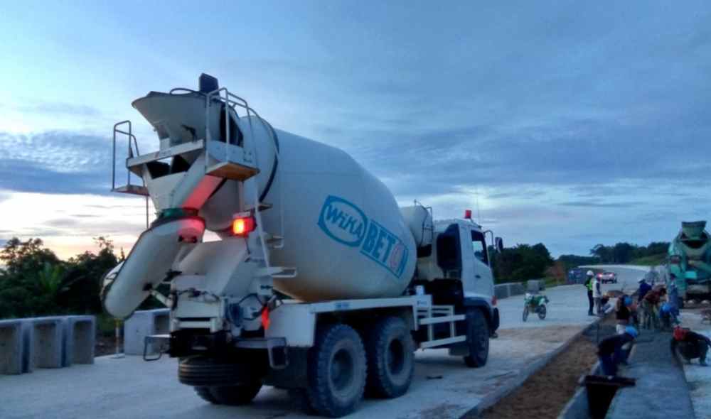 Truk molen readymix concrete
