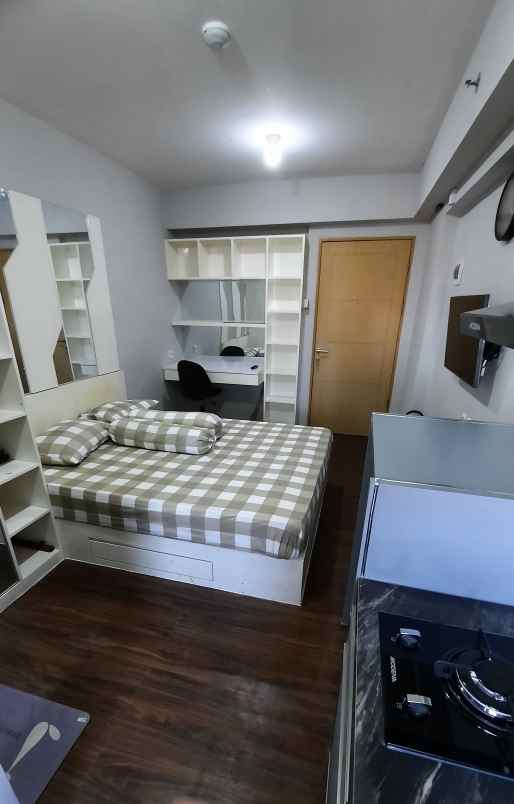 apartemen educity studio lantai rendah