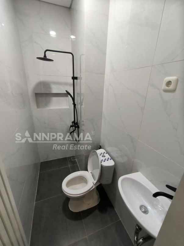 aparthouse andava pejaten 3 lantai 2man rn