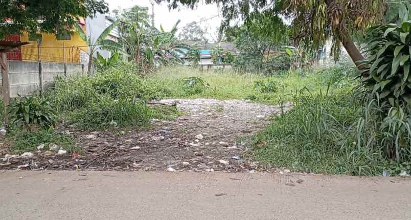 area komersil hadap jalan raya