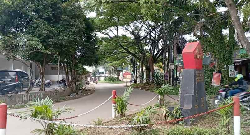 area komersil hadap jalan raya