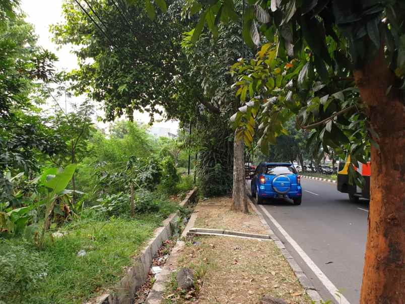 area komersil hadap jalan raya