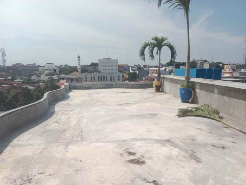 dijual cepat bangunan baru 70 4 lantai