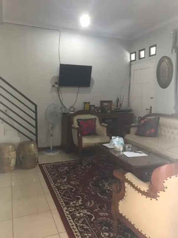 dijual cepat rumah 2 lantai di ciputat