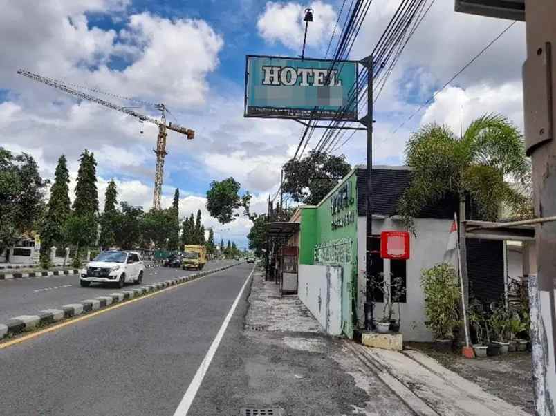 dijual hotel jl raya ringroud utara