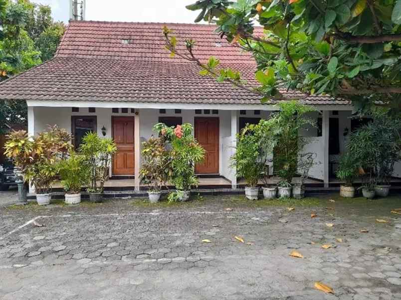 dijual hotel jl raya ringroud utara