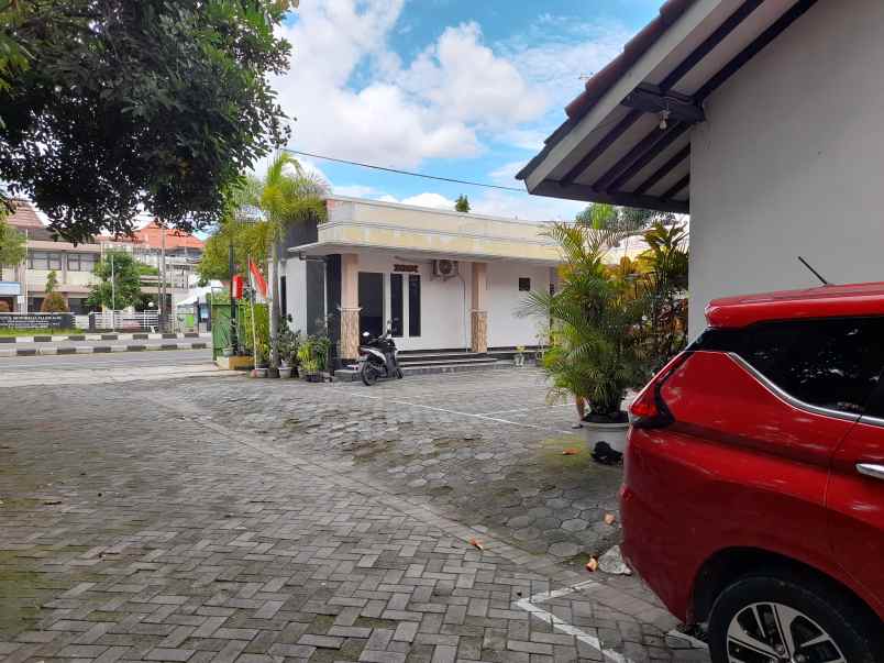 dijual hotel jl ringroad utara no 14