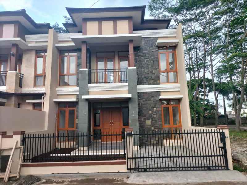 dijual hunian dua lantai modern di buahbatu bandung