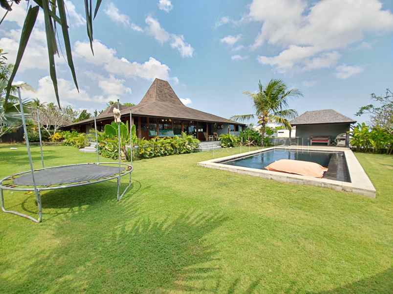 dijual javanese wooden villa view sawah lokasi nyanyi