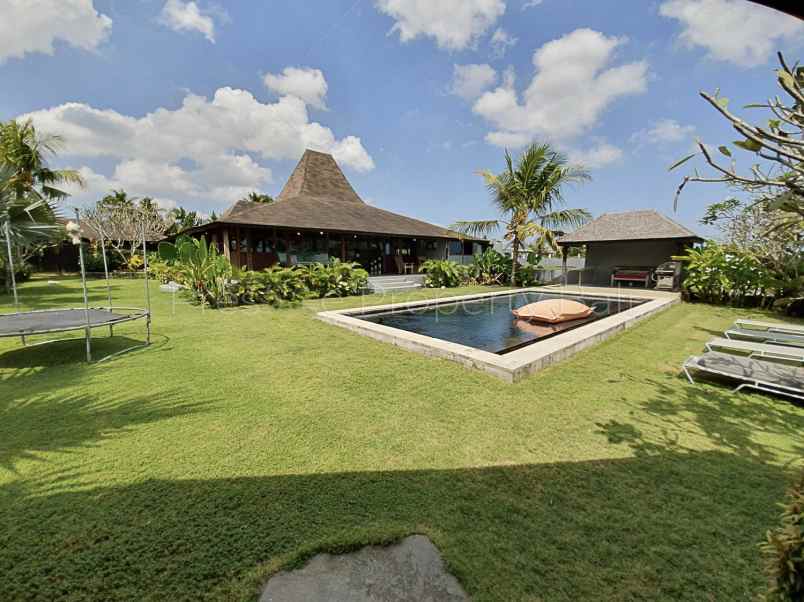 dijual javanese wooden villa view sawah lokasi nyanyi