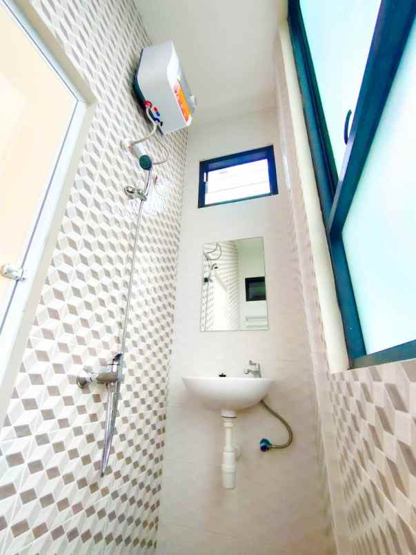 dijual kost raharja telukjambe timur