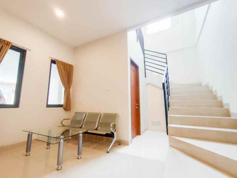 dijual kost raharja telukjambe timur