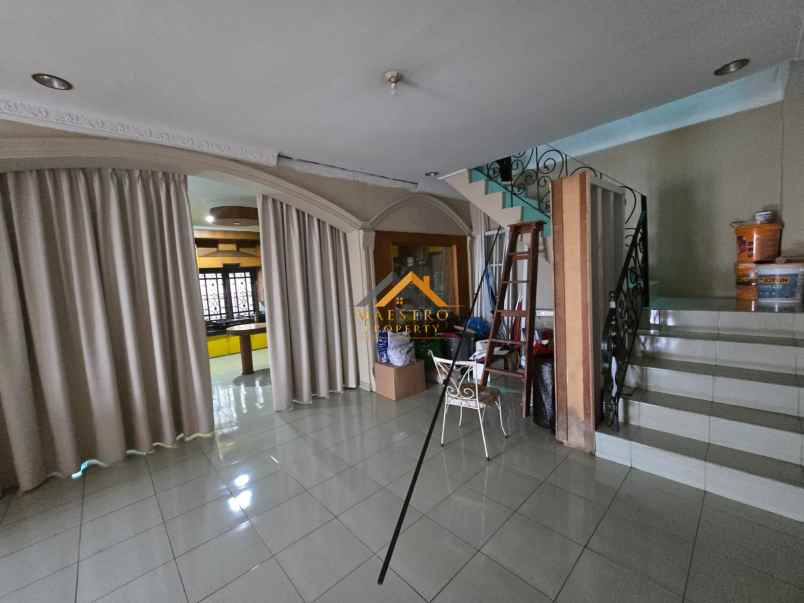 dijual ruko hook jl m h thamrin simpang jl ansari