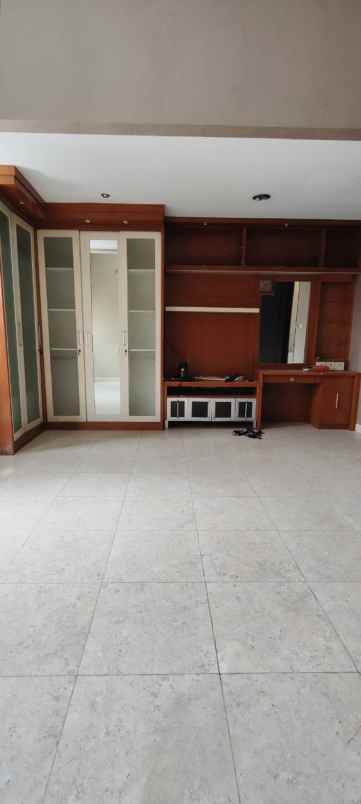 dijual rumah 2 5 lantai split level gading park view