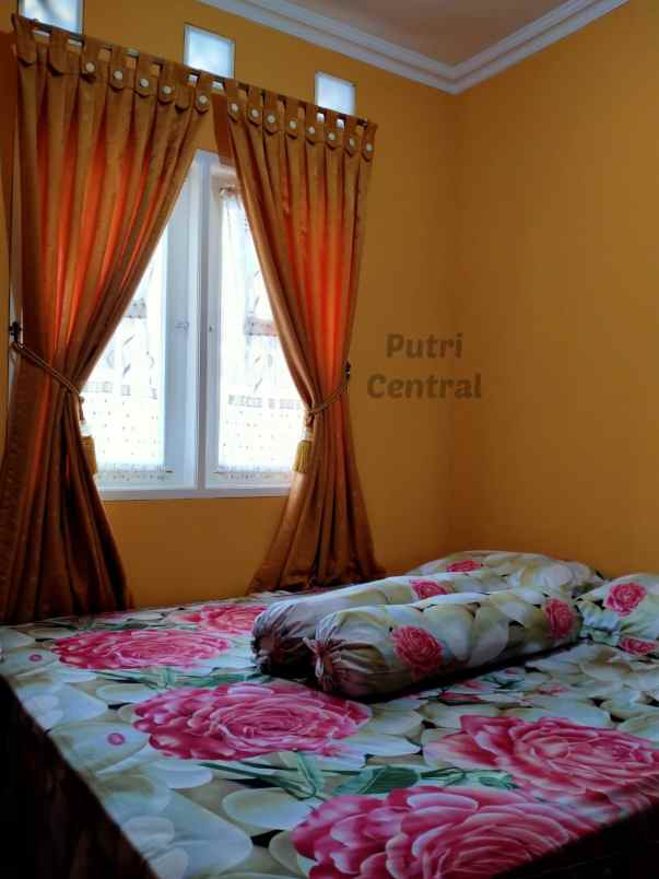 dijual rumah 2 lantai full furnished di cengkareng