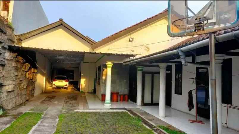 dijual rumah 456 condet raya kramat