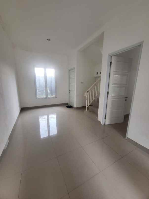 dijual rumah 89 jln kemang sari