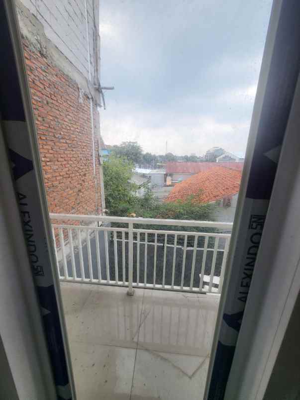 dijual rumah 89 jln kemang sari