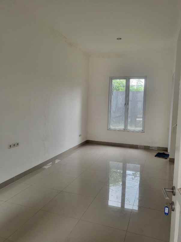 dijual rumah 89 jln kemang sari