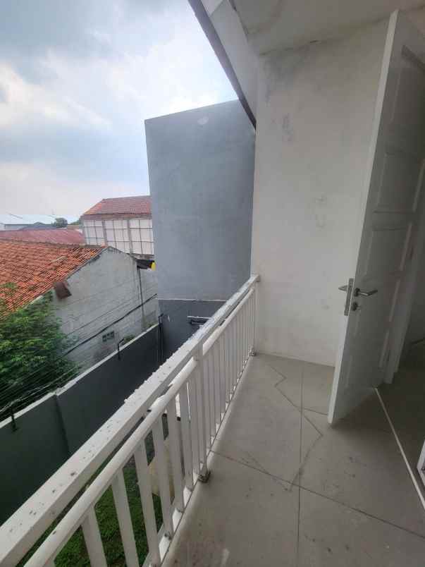 dijual rumah 89 jln kemang sari