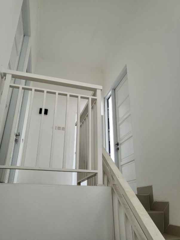 dijual rumah 89 jln kemang sari