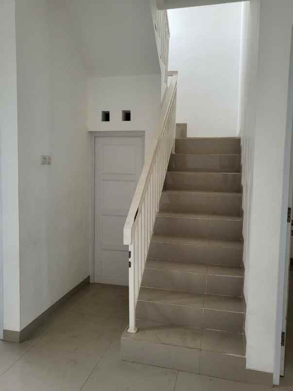 dijual rumah 89 jln kemang sari