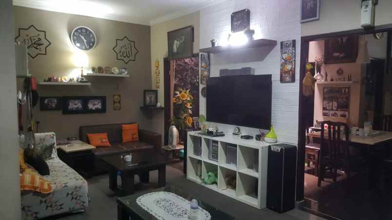 dijual rumah antapani