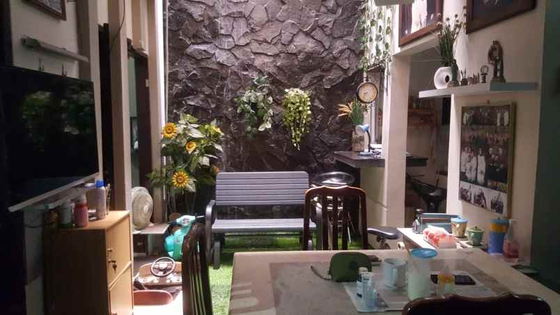 dijual rumah antapani