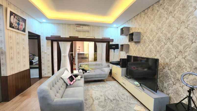 dijual rumah arcamanik endah