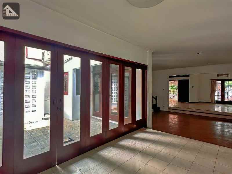 dijual rumah area pasar santa kebayoran