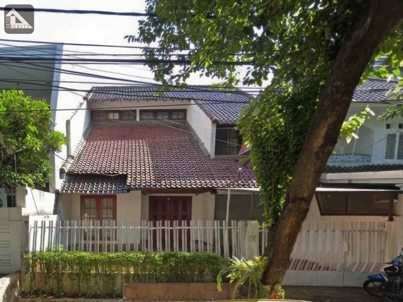 dijual rumah area pasar santa kebayoran