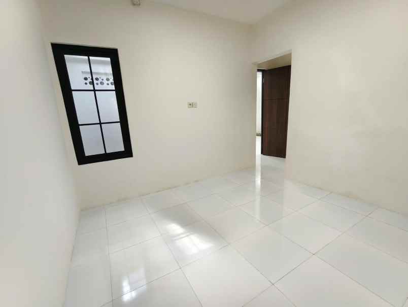 dijual rumah asemrowo