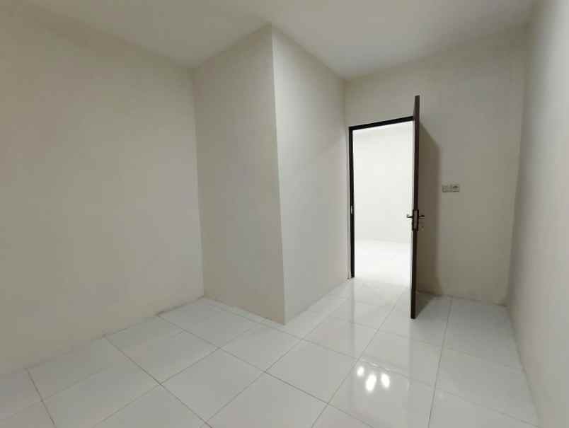 dijual rumah asemrowo