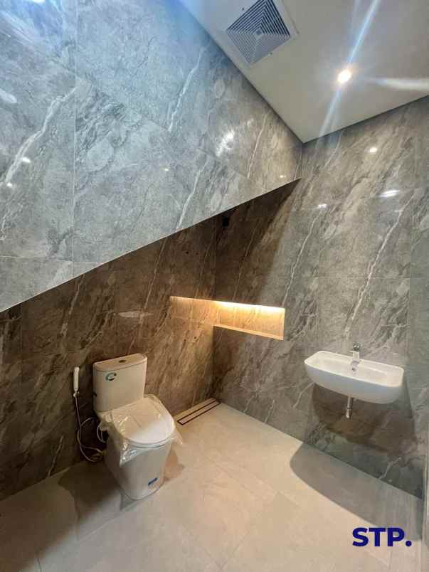 dijual rumah babatan pantai