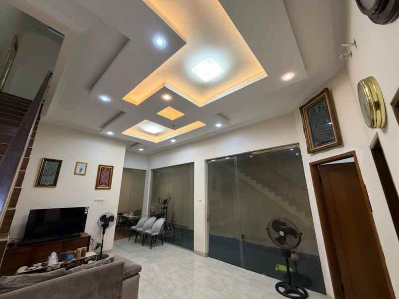 dijual rumah baing kampung tengah condet jakarta timur