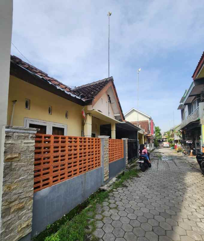 dijual rumah balong waterpark