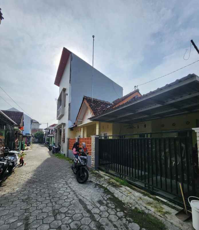 dijual rumah balong waterpark