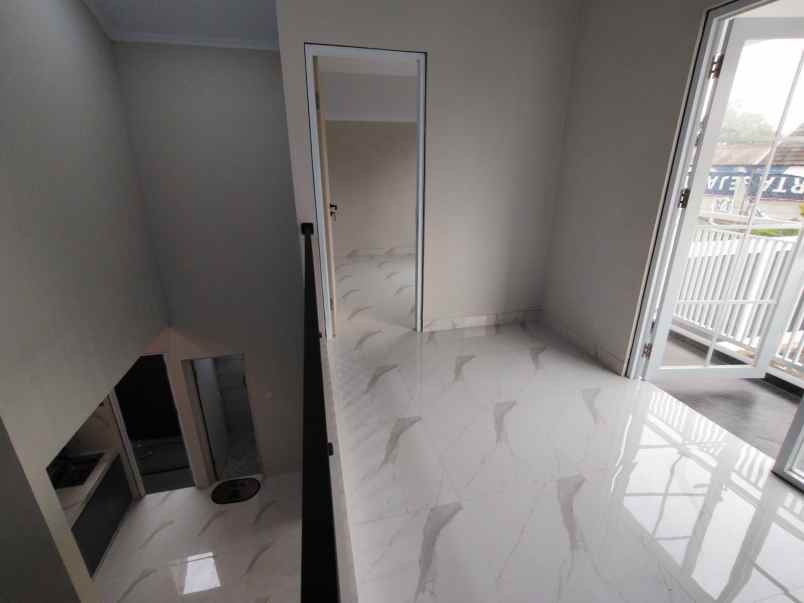 dijual rumah bambu apus pamulang