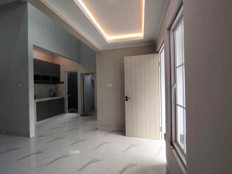 dijual rumah bambu apus pamulang