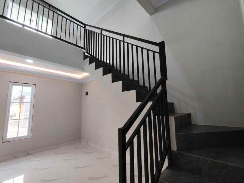 dijual rumah bambu apus pamulang