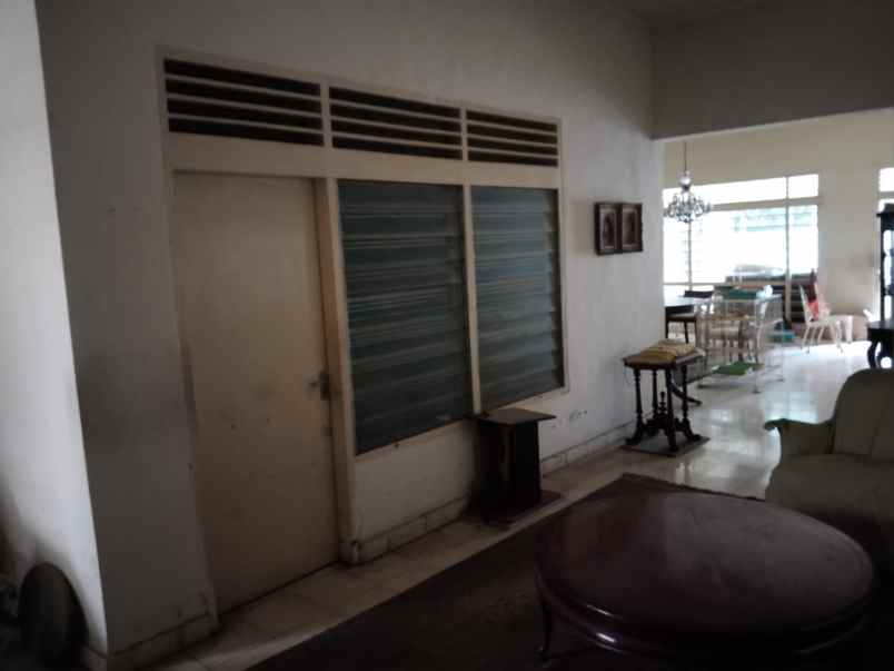 dijual rumah bangunanh lama di kebayoran baru