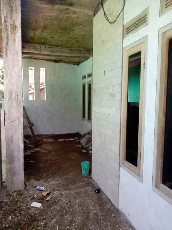 dijual rumah baru bangun kondisi 20 lagi beres