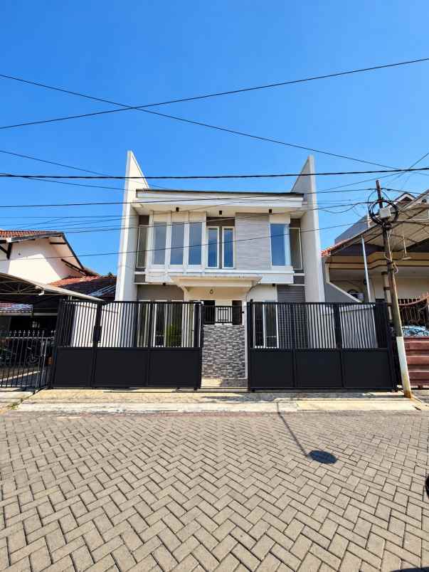 dijual rumah baru gress manyar jaya high spek