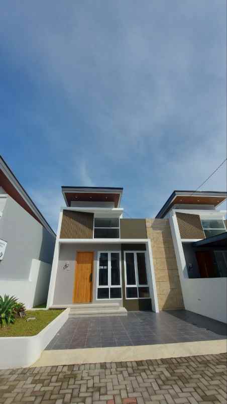 dijual rumah besi jangkang sukoharjo