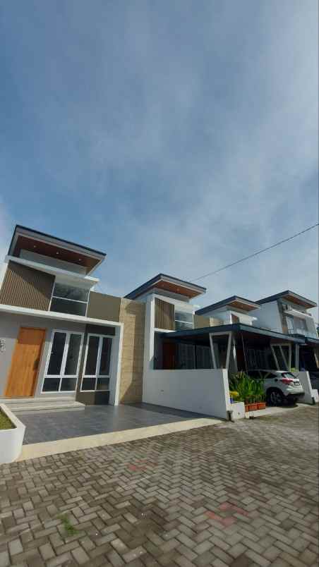 dijual rumah besi jangkang sukoharjo