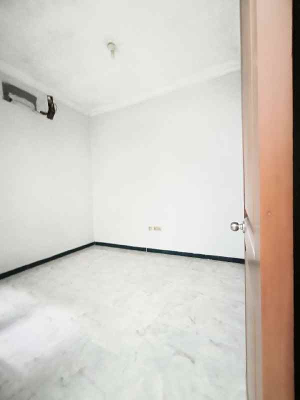 dijual rumah bumi marina emas