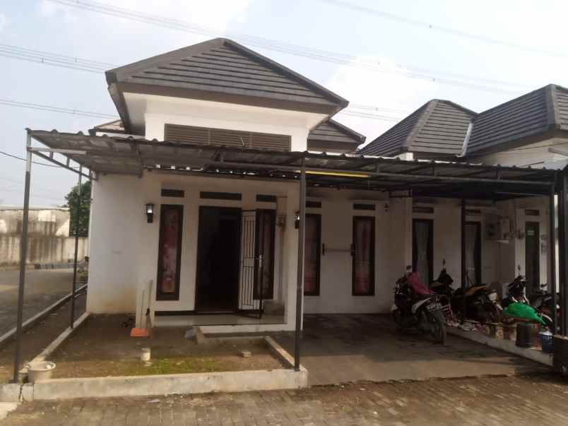 dijual rumah casa raksa residence