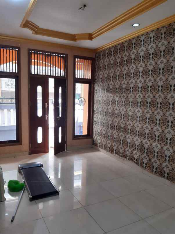 dijual rumah cempaka baru