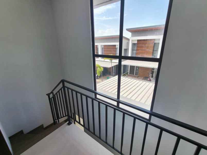 dijual rumah central hills cluster