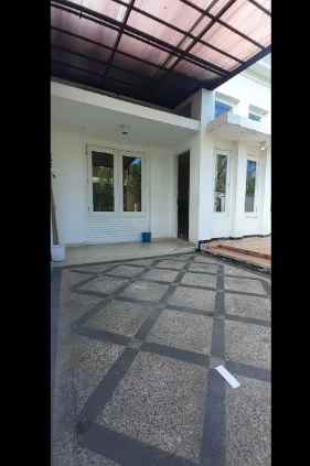 dijual rumah central park